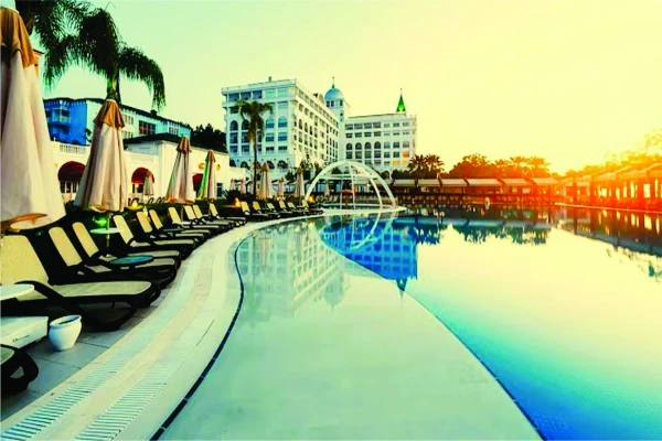 Hotel & Lounge